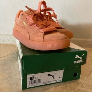 Puma pink little girls sneakers in size 1 includes box